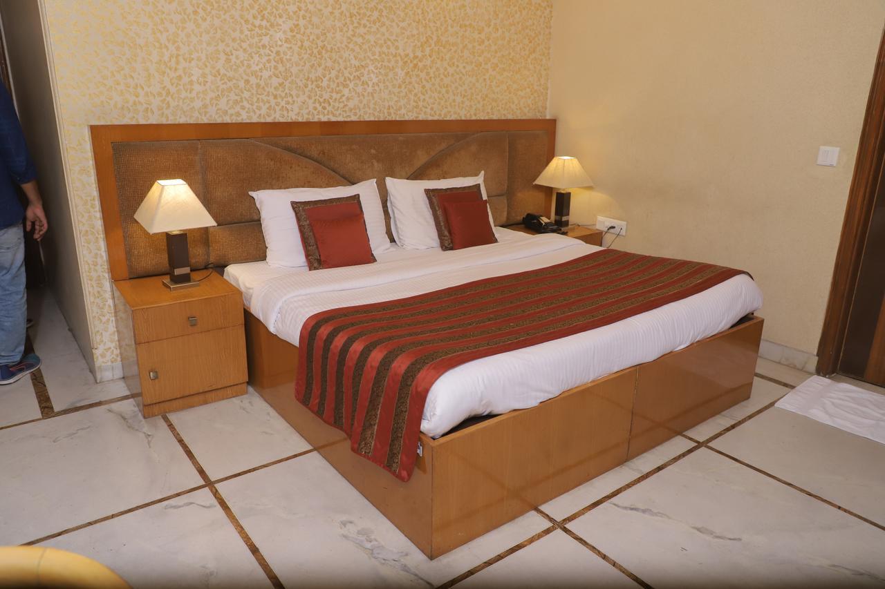 Hotel Singh Sahib Delhi  Extérieur photo